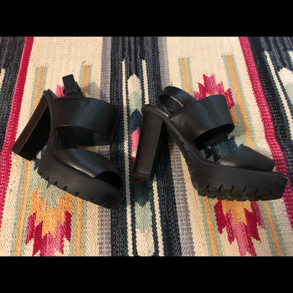 Chunky heel